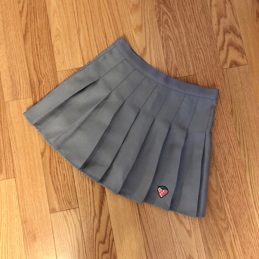 Grey Strawberry Embroidered Pleated Skirt (M)